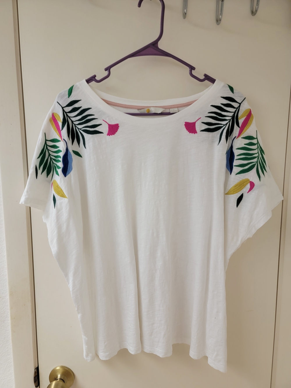 Boden Women's White Embroidered Floral Sleeve Top EUC!